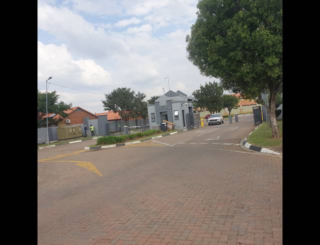 2 BEDROOM SECTIONAL TITLE FOR SALE IN MONAVONI